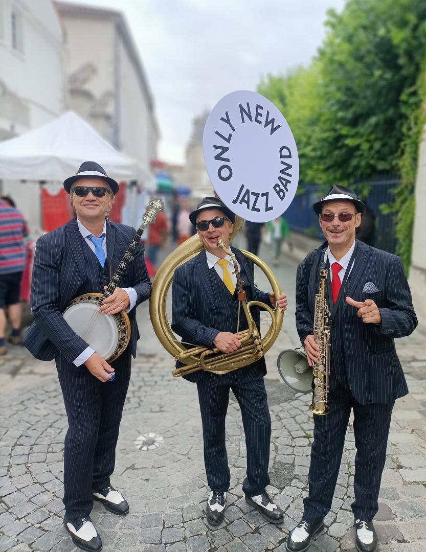 Samedi 05 août 2023, le groupe ONLY NEW JAZZ BAND était en formule Trio sur le marché de Saint-Jean-d’Angély (17) ! Remerciements à Uni-Son Production !!!