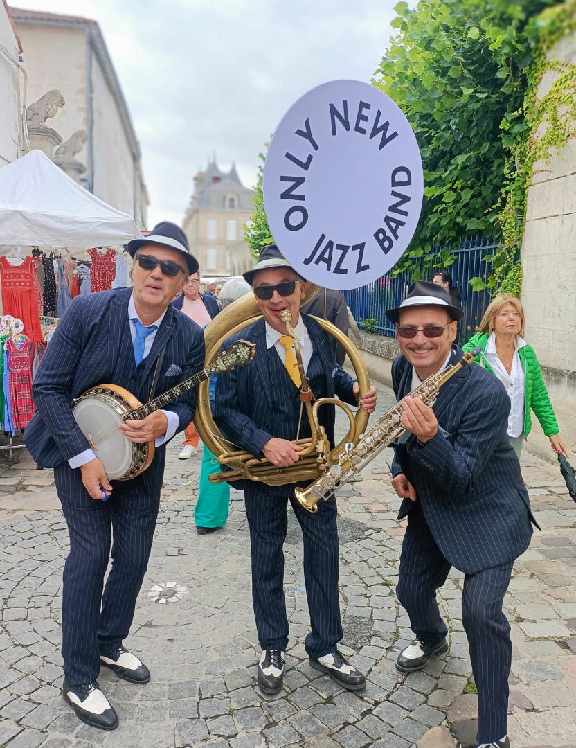 Samedi 05 août 2023, le groupe ONLY NEW JAZZ BAND était en formule Trio sur le marché de Saint-Jean-d’Angély (17) ! Remerciements à Uni-Son Production !!!
