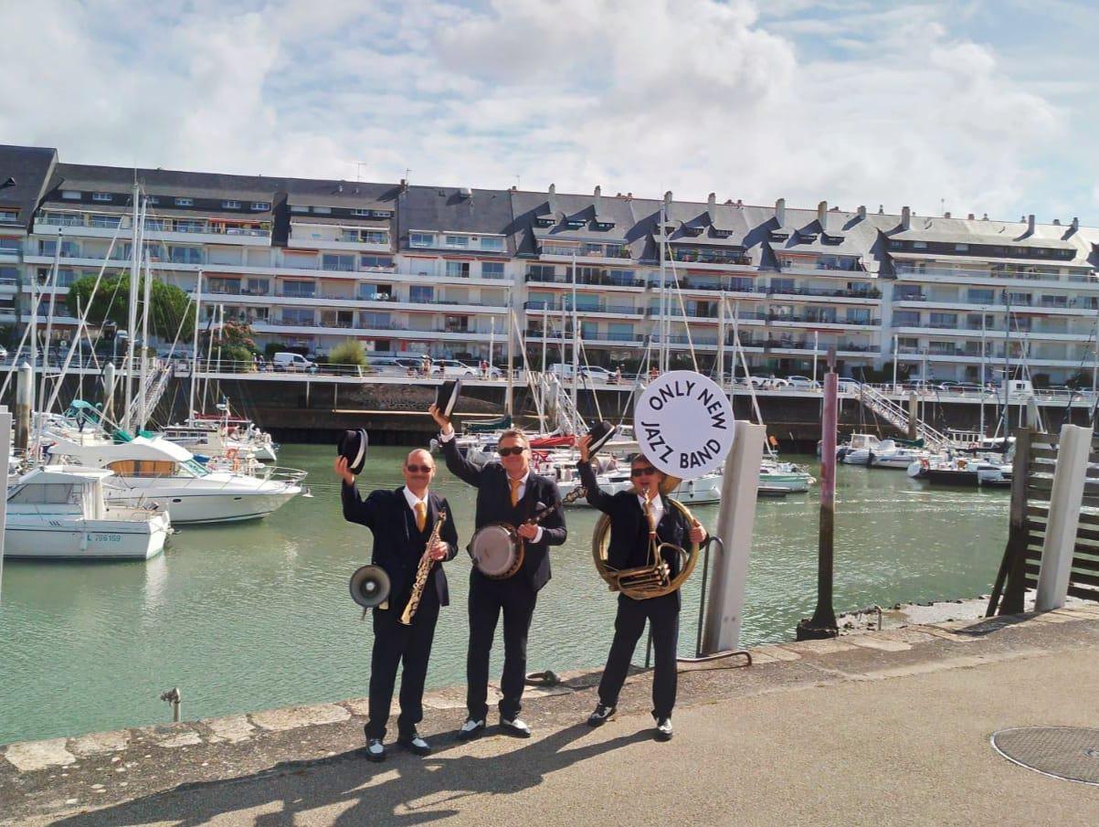 Dimanche 30 juillet 2023, le groupe ONLY NEW JAZZ BAND était en déambulation sur le Quai Jules Sandeau au Pouliguen (44), dans le cadre de la Fête Bretonne &#34;Ar Poulligwenn&#34; !