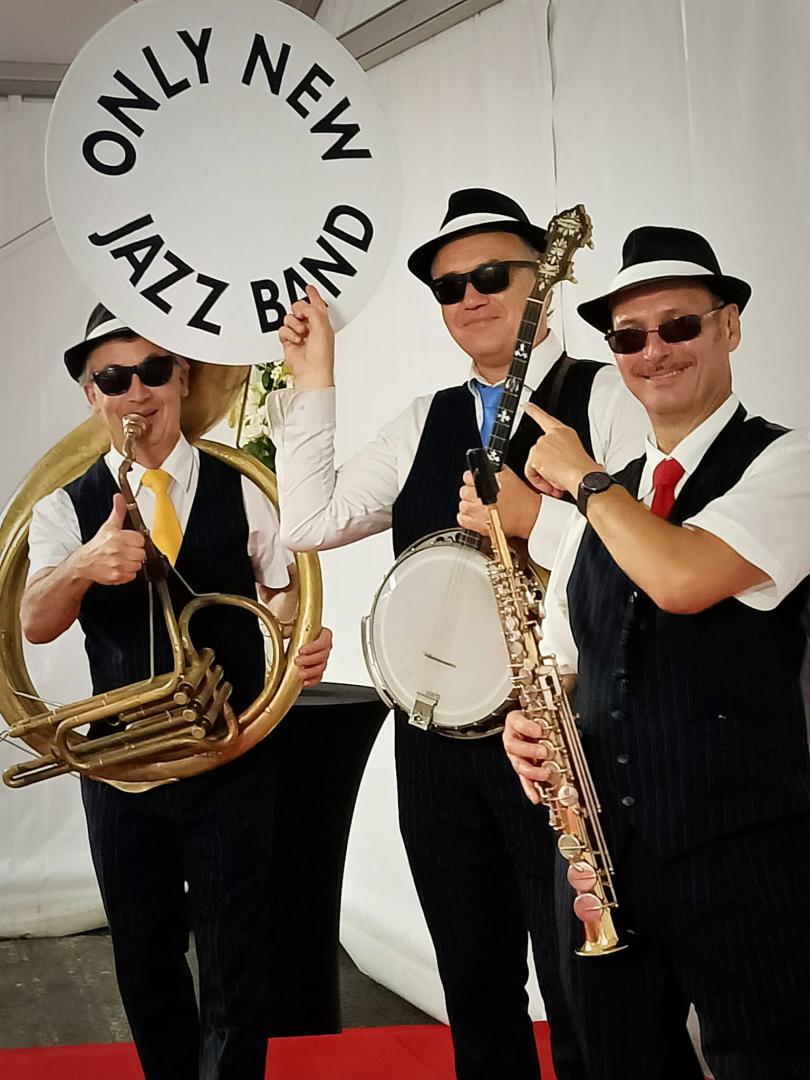 Jeudi 28 septembre 2023, le groupe ONLY NEW JAZZ BAND était en formule Trio à La Roche-sur-Yon (85), pour l'inauguration de l'agence d'une entreprise (Groupe LE LOREC) !