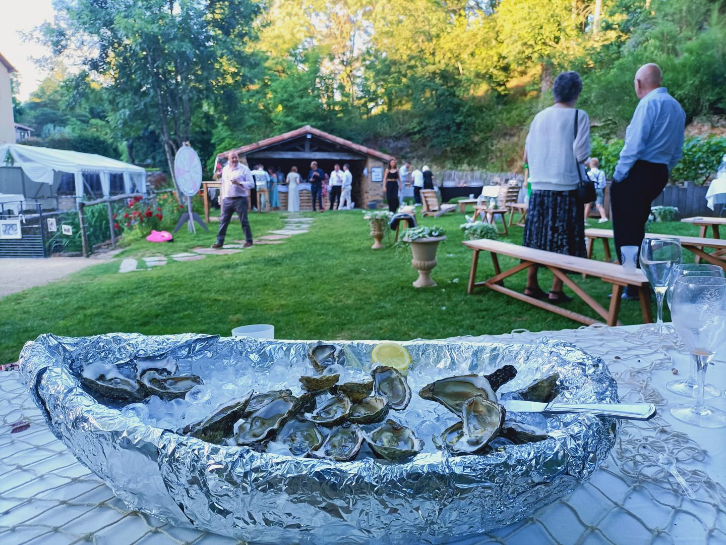 Samedi 10 juin 2023, le groupe SAMOVAR SWING DUO était au Moulin de la Faubretière au Boupère (85), pour l’animation d’un cocktail de mariage  !