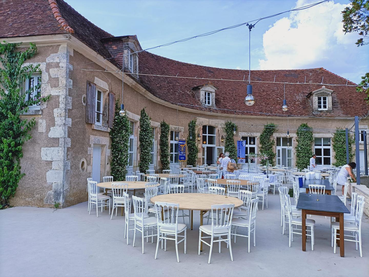 Mercredi 14 juin 2023, le groupe SAMOVAR SWING DUO était au Domaine des Noces à Bazoges-en-Pareds (85), pour une soirée du Club Kiwanis !