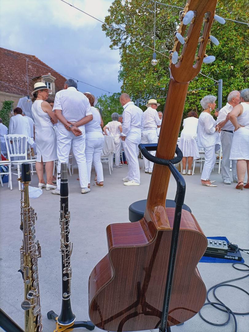 Mercredi 14 juin 2023, le groupe SAMOVAR SWING DUO était au Domaine des Noces à Bazoges-en-Pareds (85), pour une soirée du Club Kiwanis