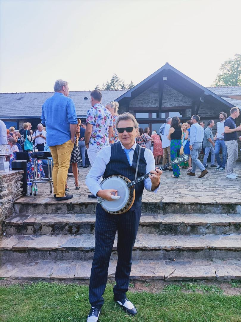 Mardi 27 juin 2023, le groupe ONLY NEW JAZZ BAND était en formule Trio au Château de la Poterie à La Chapelle-sur-Erdre (44), pour l’animation d’un cocktail d’entreprise !