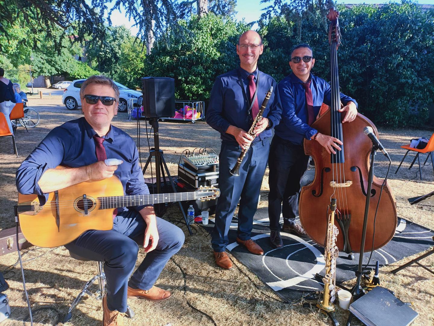 Samedi 14 juillet 2023, SAMOVAR SWING TRIO était au Parc du Château à Ayron (86) !