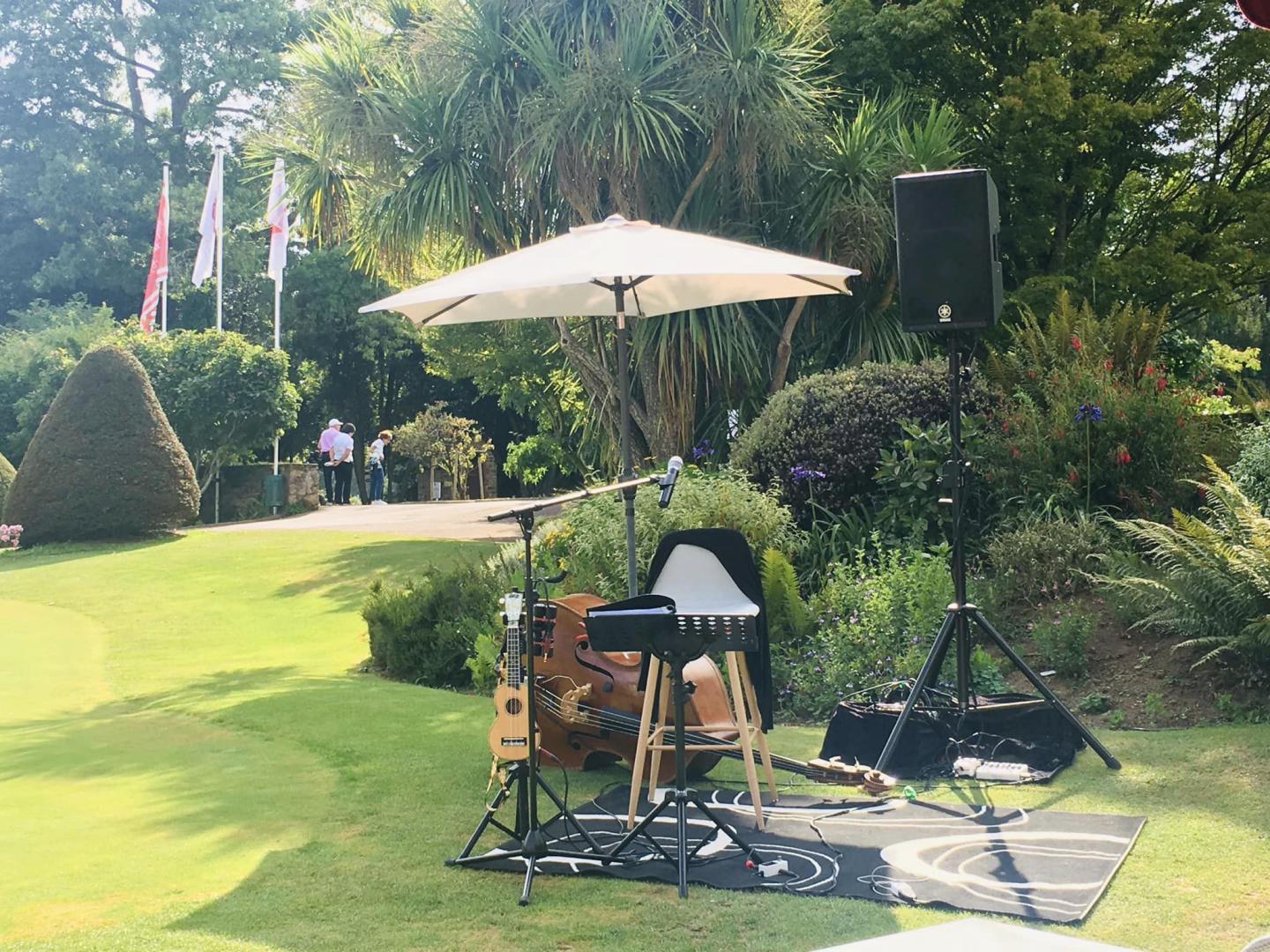 Jeudi 20 juillet 2023, le groupe LOISELLE était en formule Duo au Club House du domaine de la Bretesche à Missillac (44) !