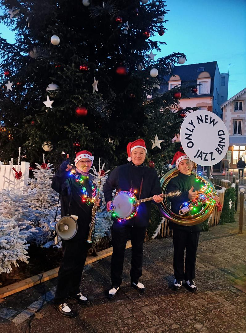 Vendredi 08 décembre 2023, le groupe ONLY NEW JAZZ BAND était en formule Trio à Dinard (35), pour le lancement des illuminations de la ville !